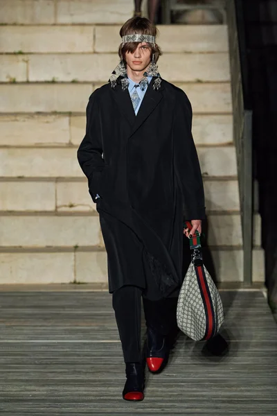 Look 24
